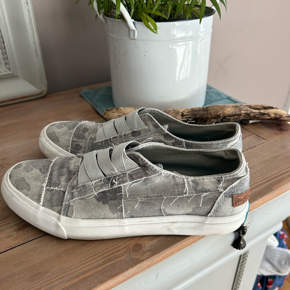 Women’s blowfish sneakers
